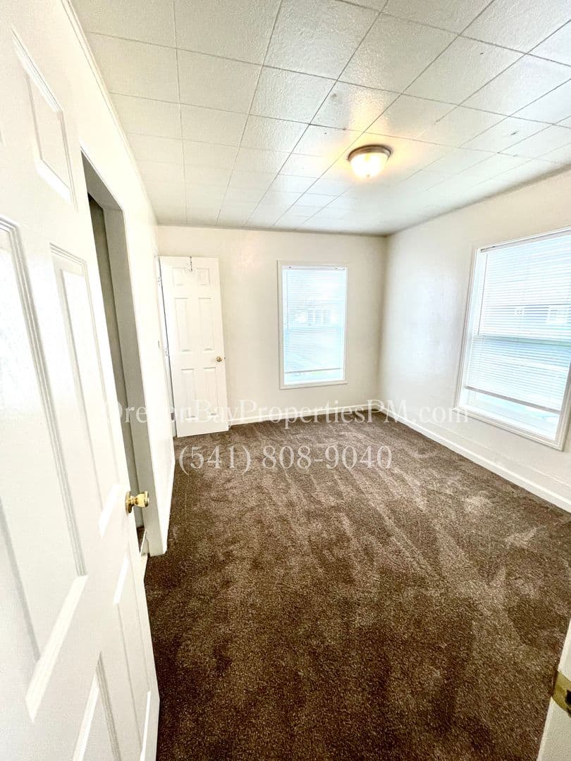 Myrtle Point Apartment: 426 4th St
