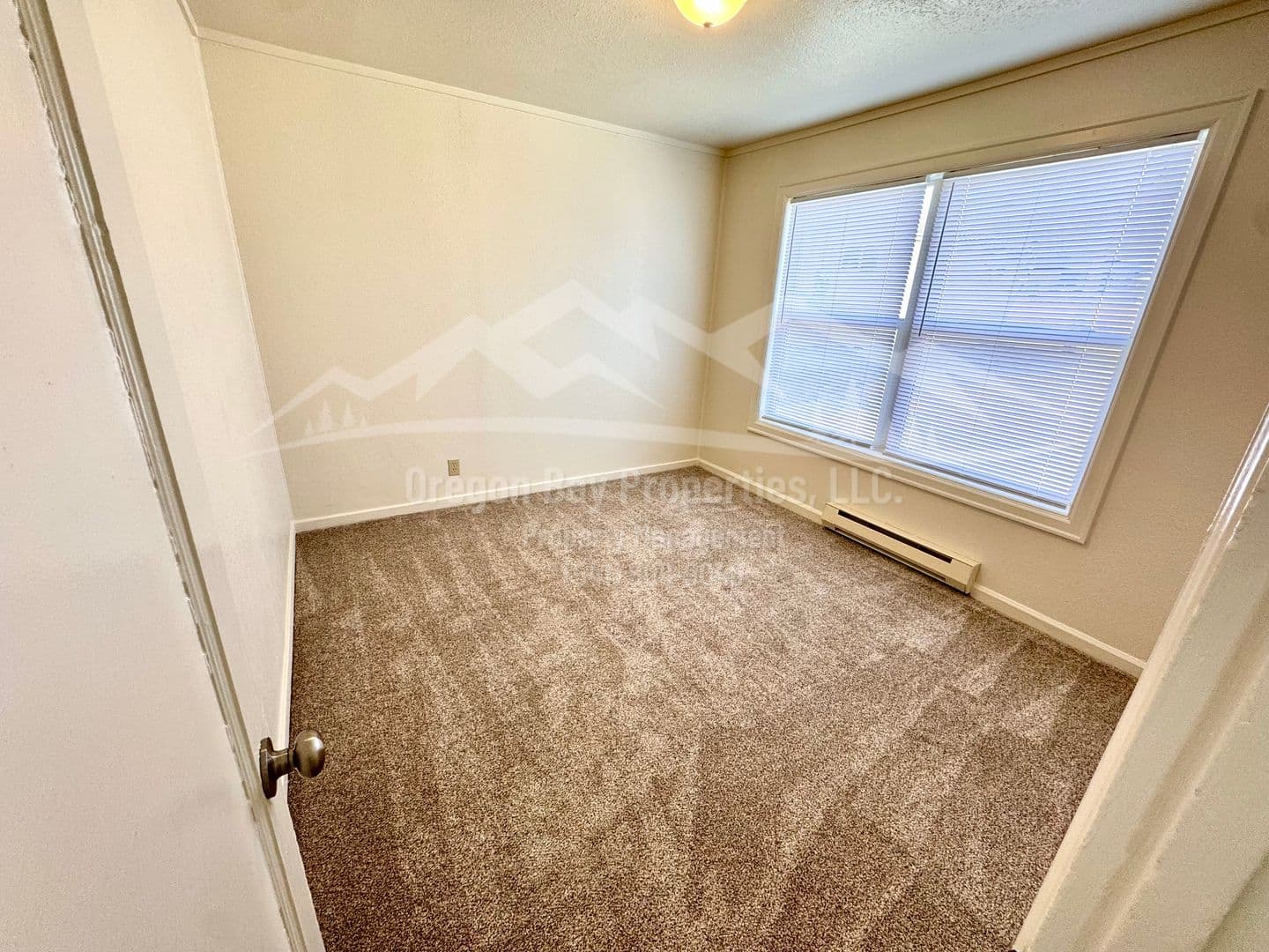 Reedsport Apartment: 920 Winchester Ave