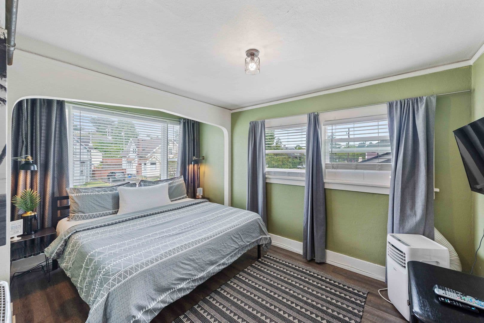 Coos Bay Apartment: 864 S 5th St. - #1