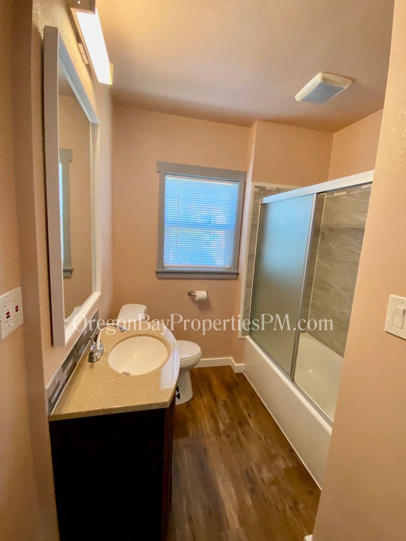 Coos Bay House: 552 Johnson Ave