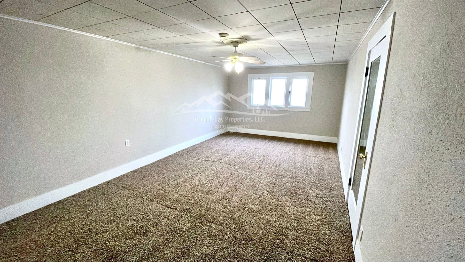 Coquille Apartment: 310 N. Dean St