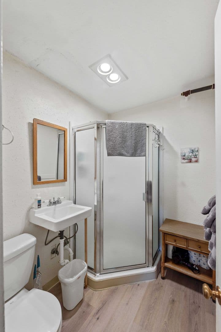 Coos Bay Apartment: 864 S 5th St. #3
