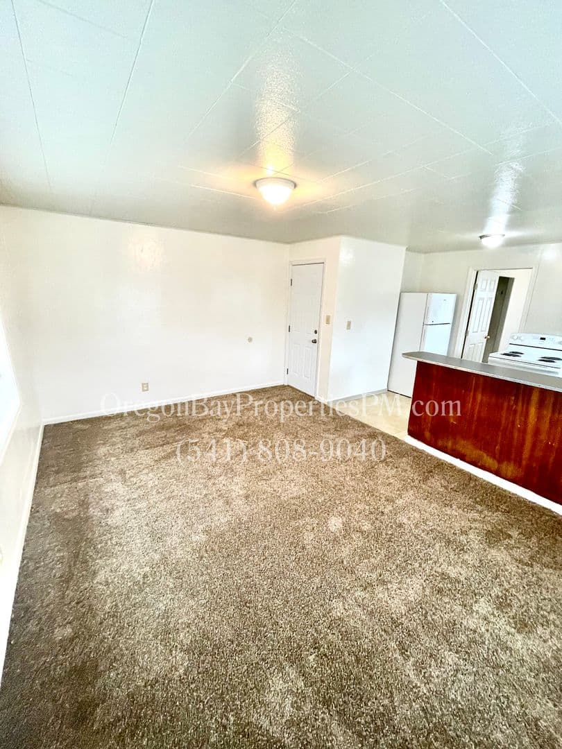Myrtle Point Apartment: 426 4th St