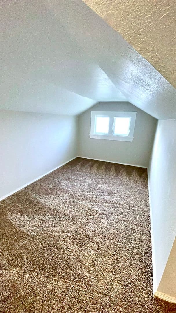 Coquille Apartment: 310 N. Dean St