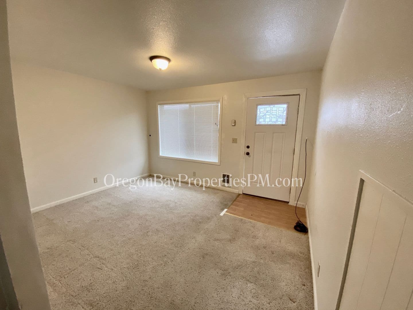 Reedsport Apartment: 920 Winchester Ave