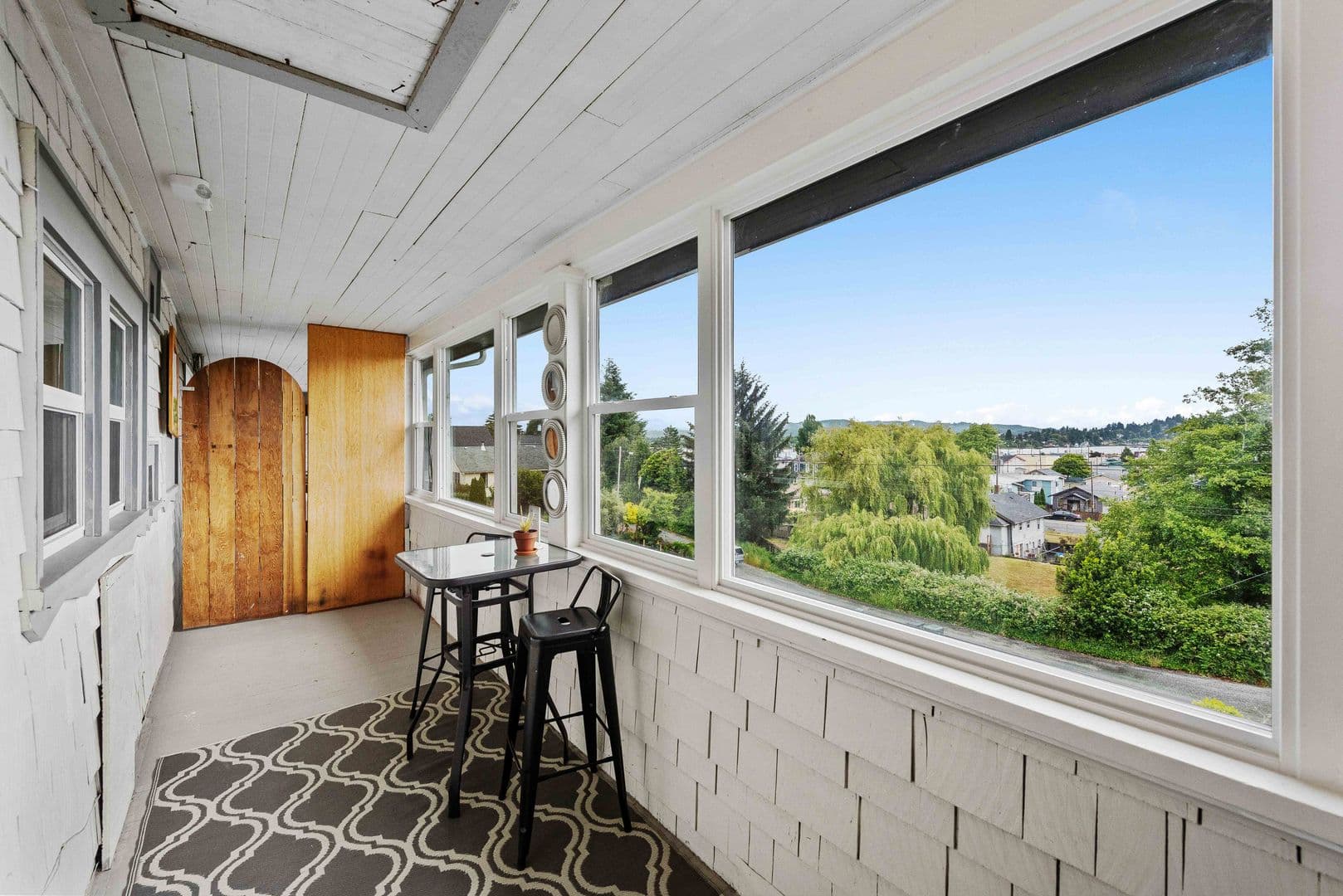 Coos Bay Apartment: 864 S 5th St. #2