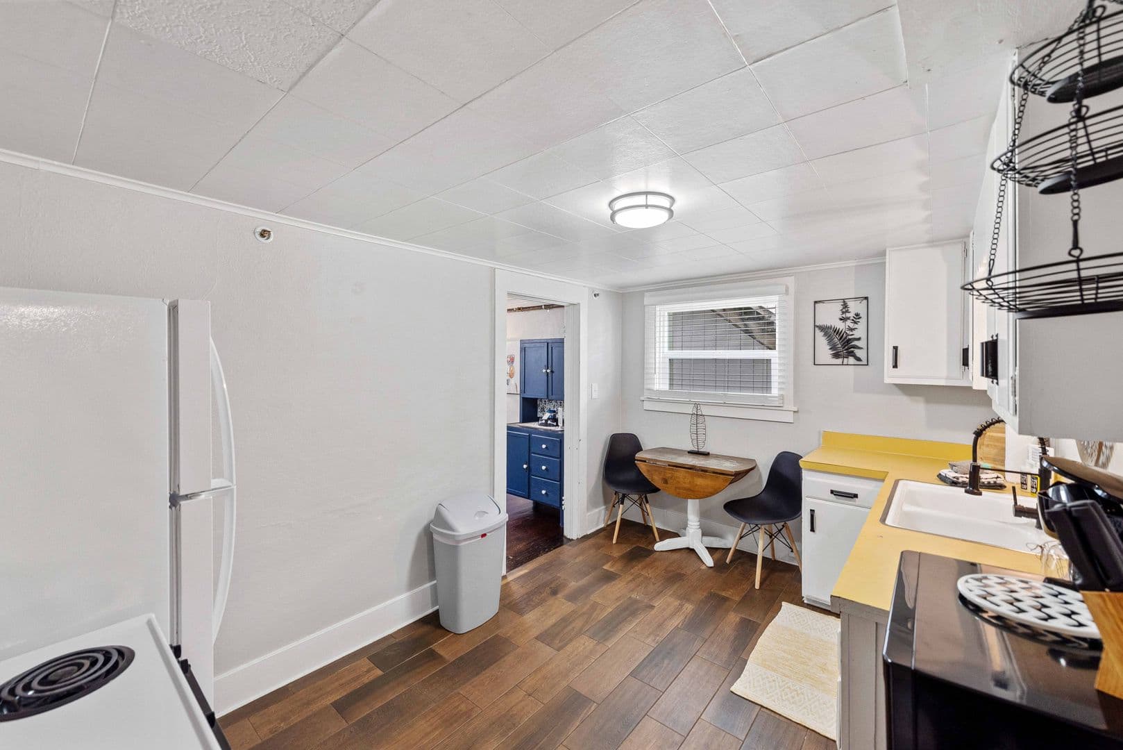 Coos Bay Apartment: 864 S 5th St. #5