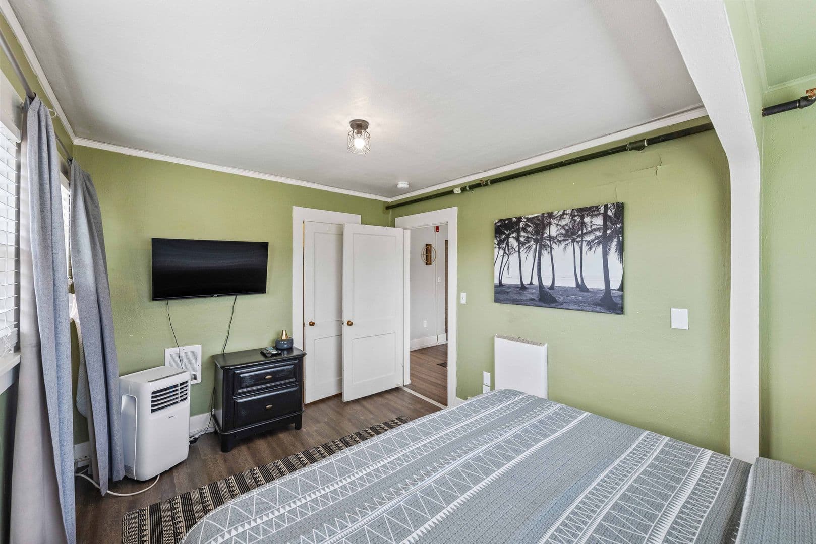 Coos Bay Apartment: 864 S 5th St. - #1