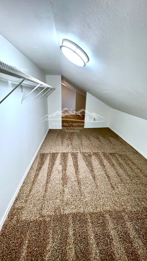 Coquille Apartment: 310 N. Dean St