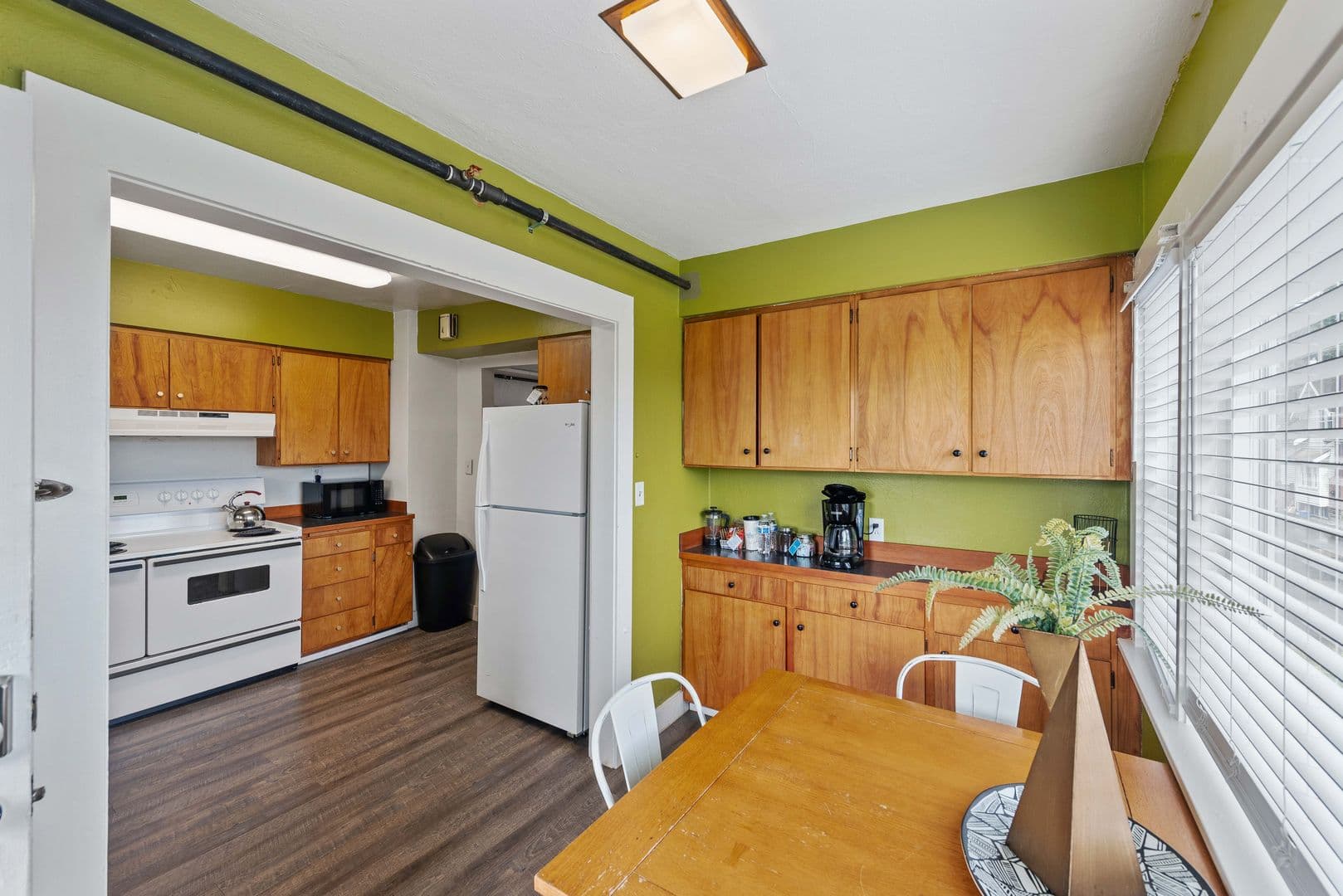 Coos Bay Apartment: 864 S 5th St. - #1