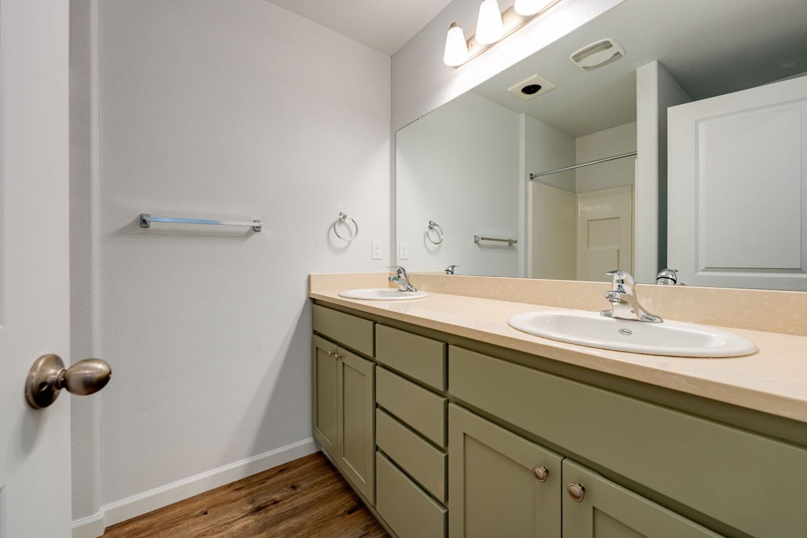 Cottage Grove Townhome: 935 Arthur Ave