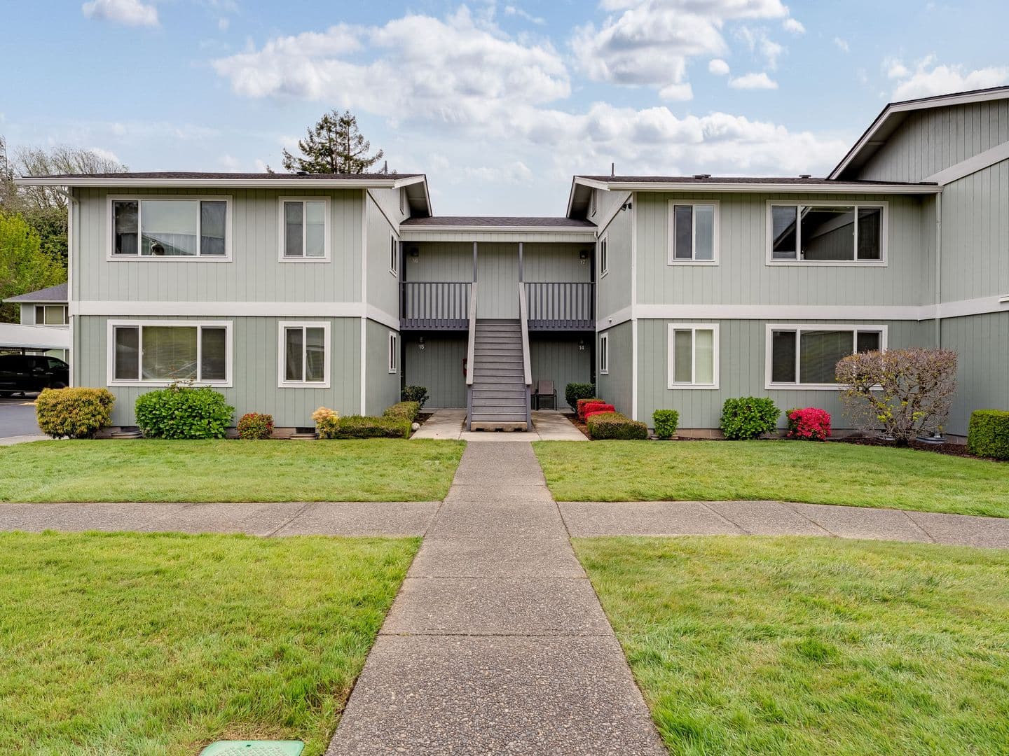 Coos Bay Apartment: 355 South 8th Street