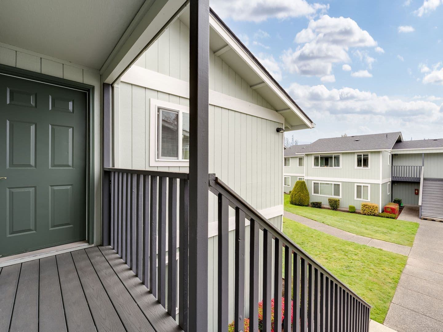 Coos Bay Apartment: 355 South 8th Street