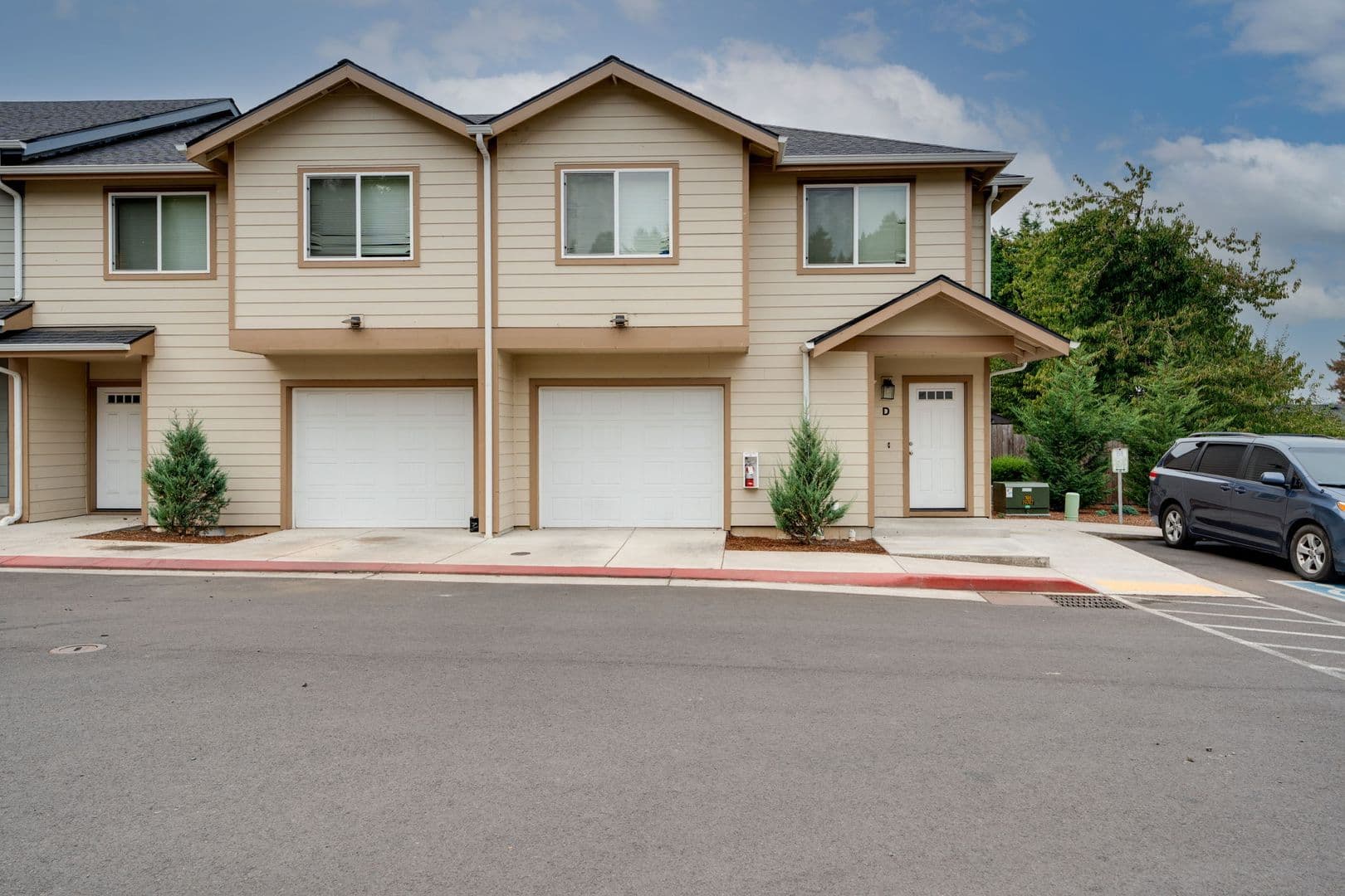 Cottage Grove Townhome: 935 Arthur Ave