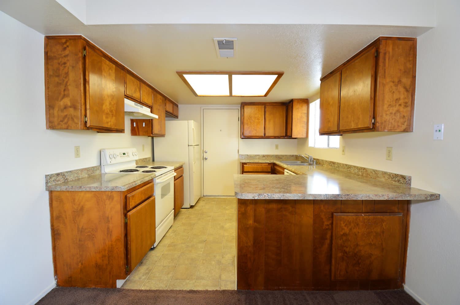 Bakersfield Apartment: 4841 Columbus St.