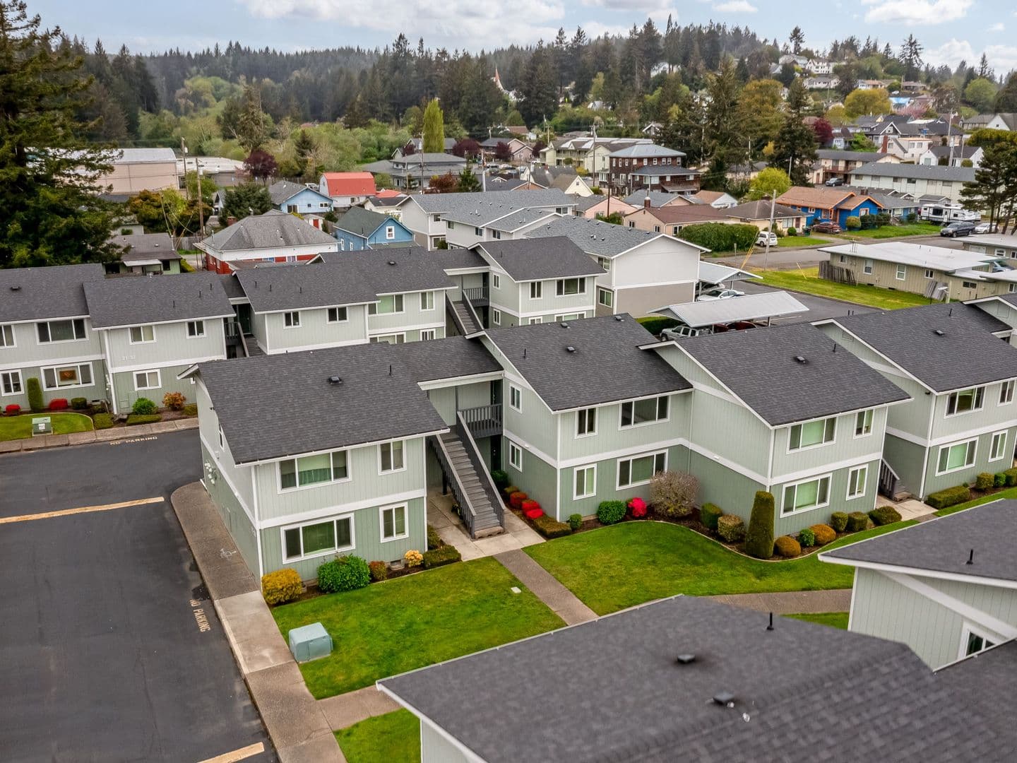 Coos Bay Apartment: 355 South 8th Street