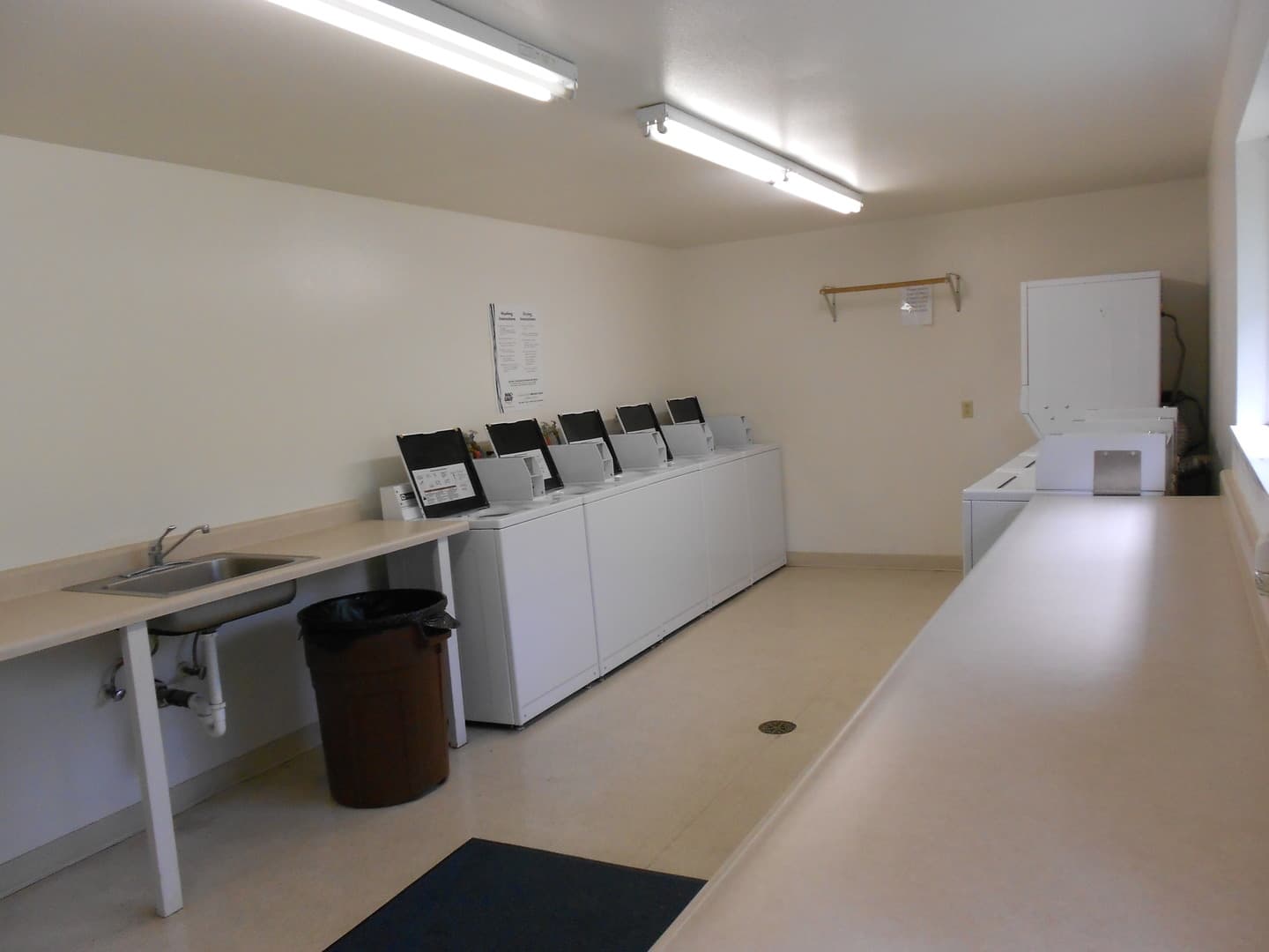 Coos Bay Apartment: 355 South 8th Street