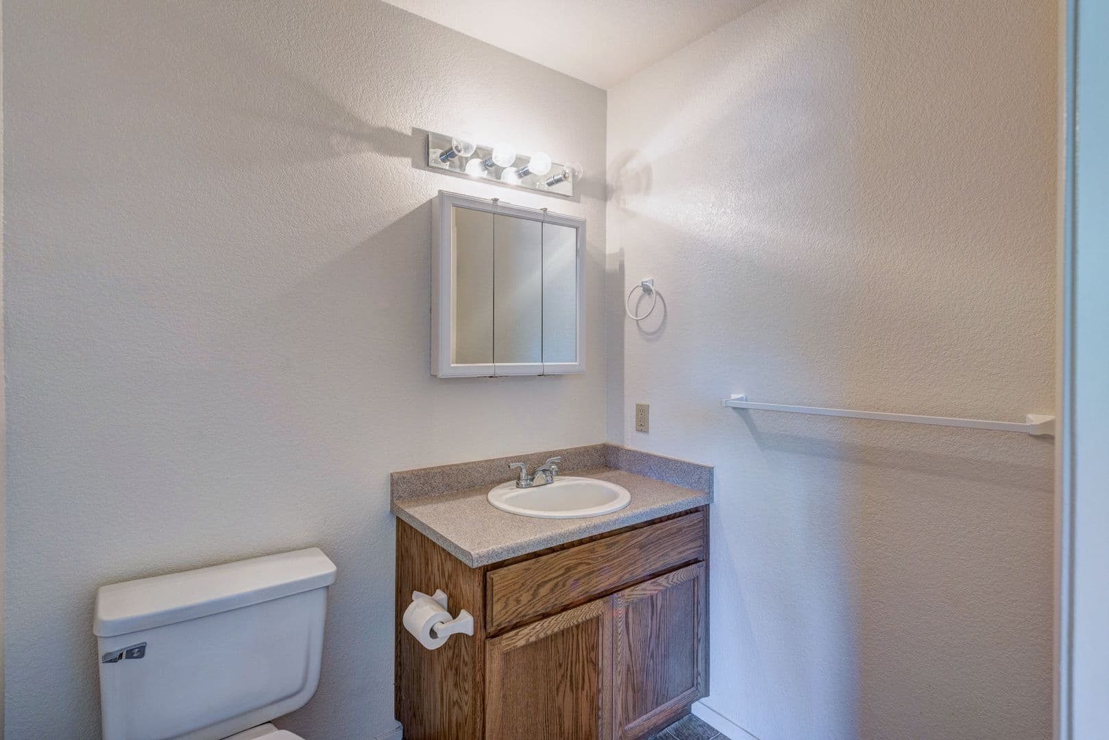 Redding Apartment: 851 Mission De Oro Dr.