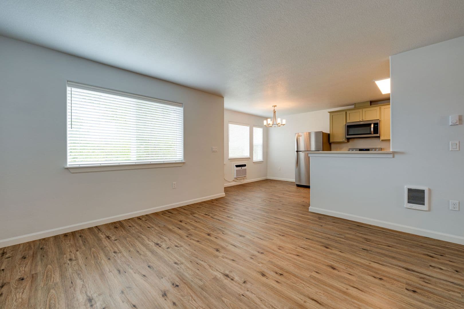 Cottage Grove Townhome: 935 Arthur Ave