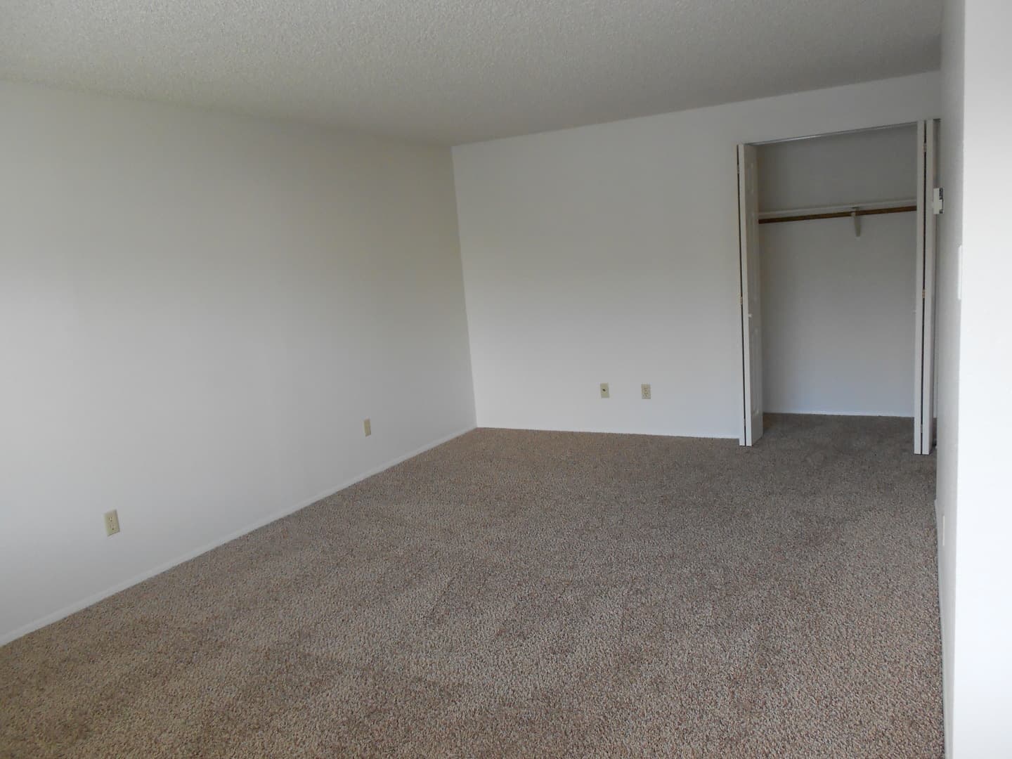 Coos Bay Apartment: 355 South 8th Street