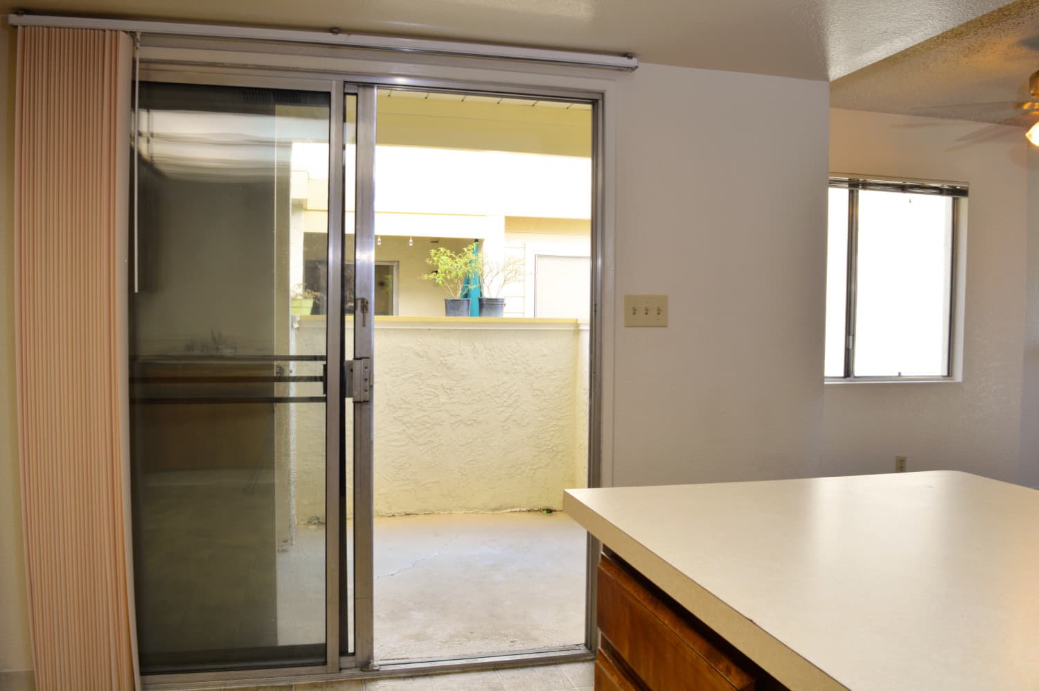 Bakersfield Apartment: 4841 Columbus St.