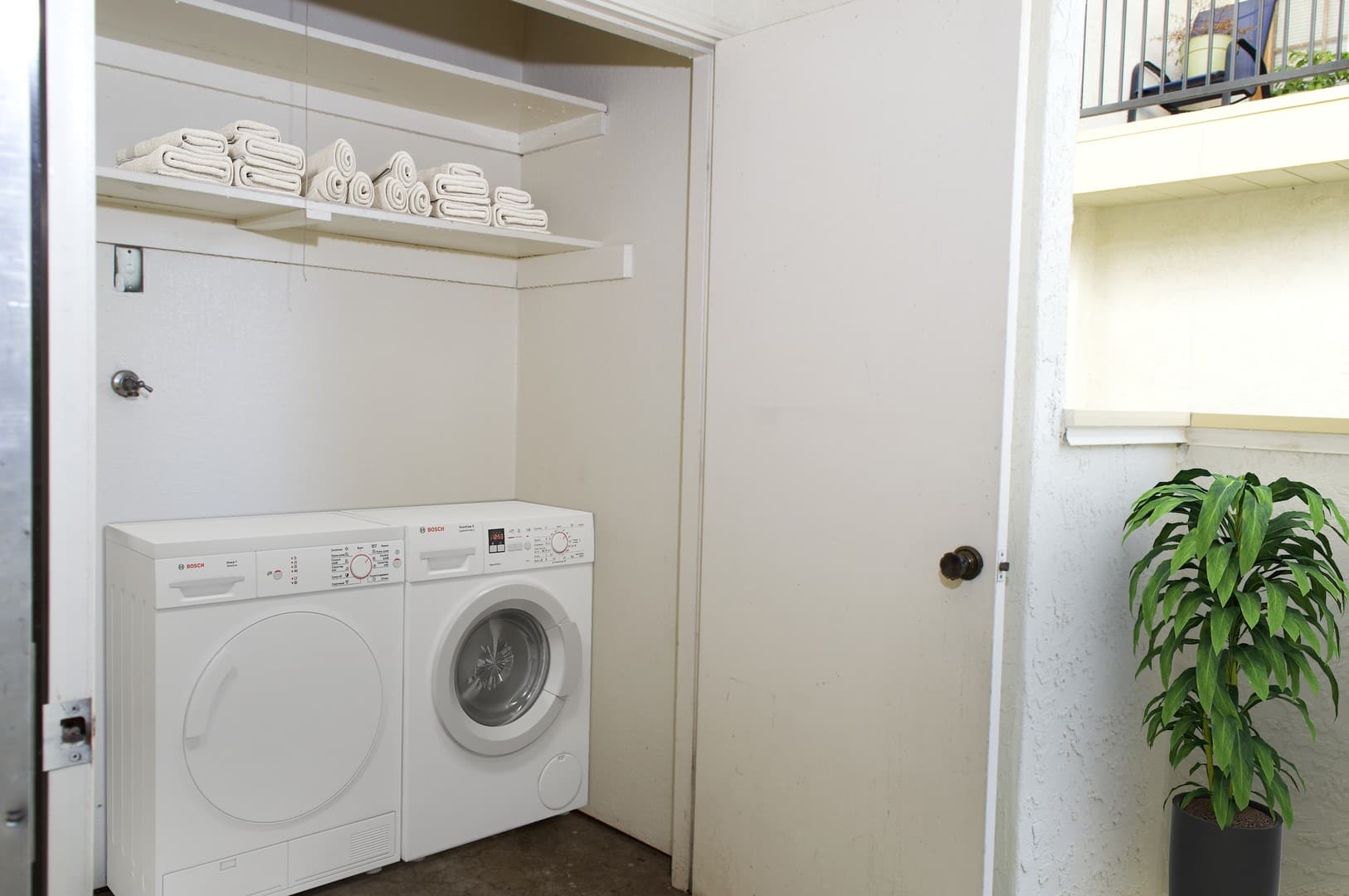 Bakersfield Apartment: 4841 Columbus St.