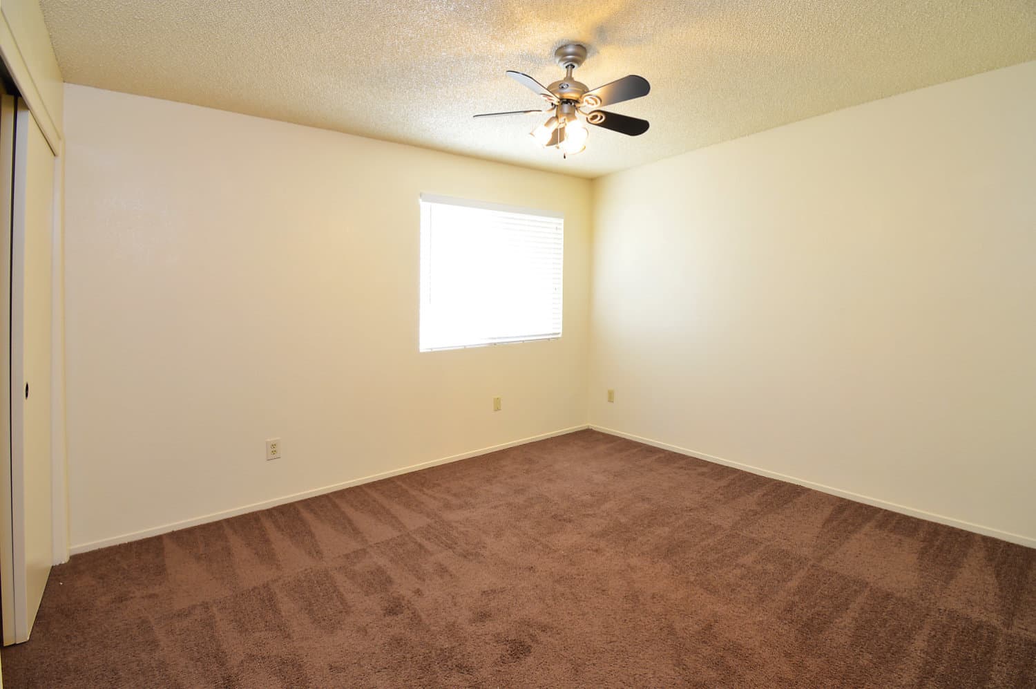 Bakersfield Apartment: 4841 Columbus St.