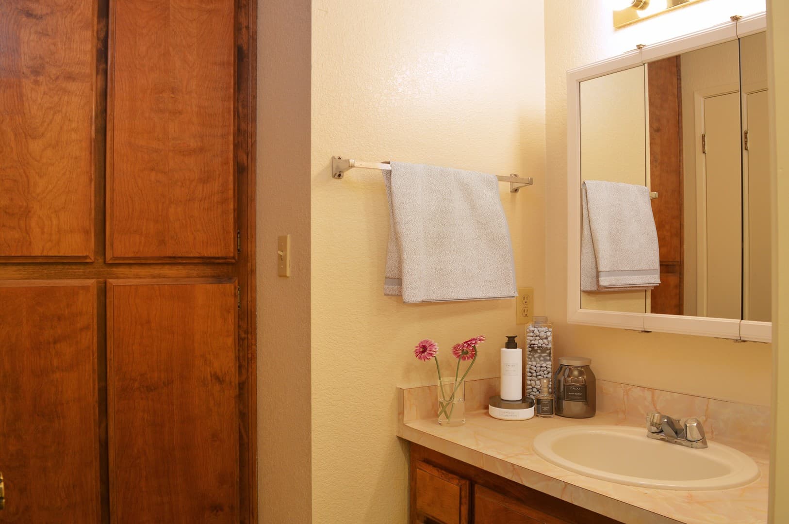 Bakersfield Apartment: 4841 Columbus St.