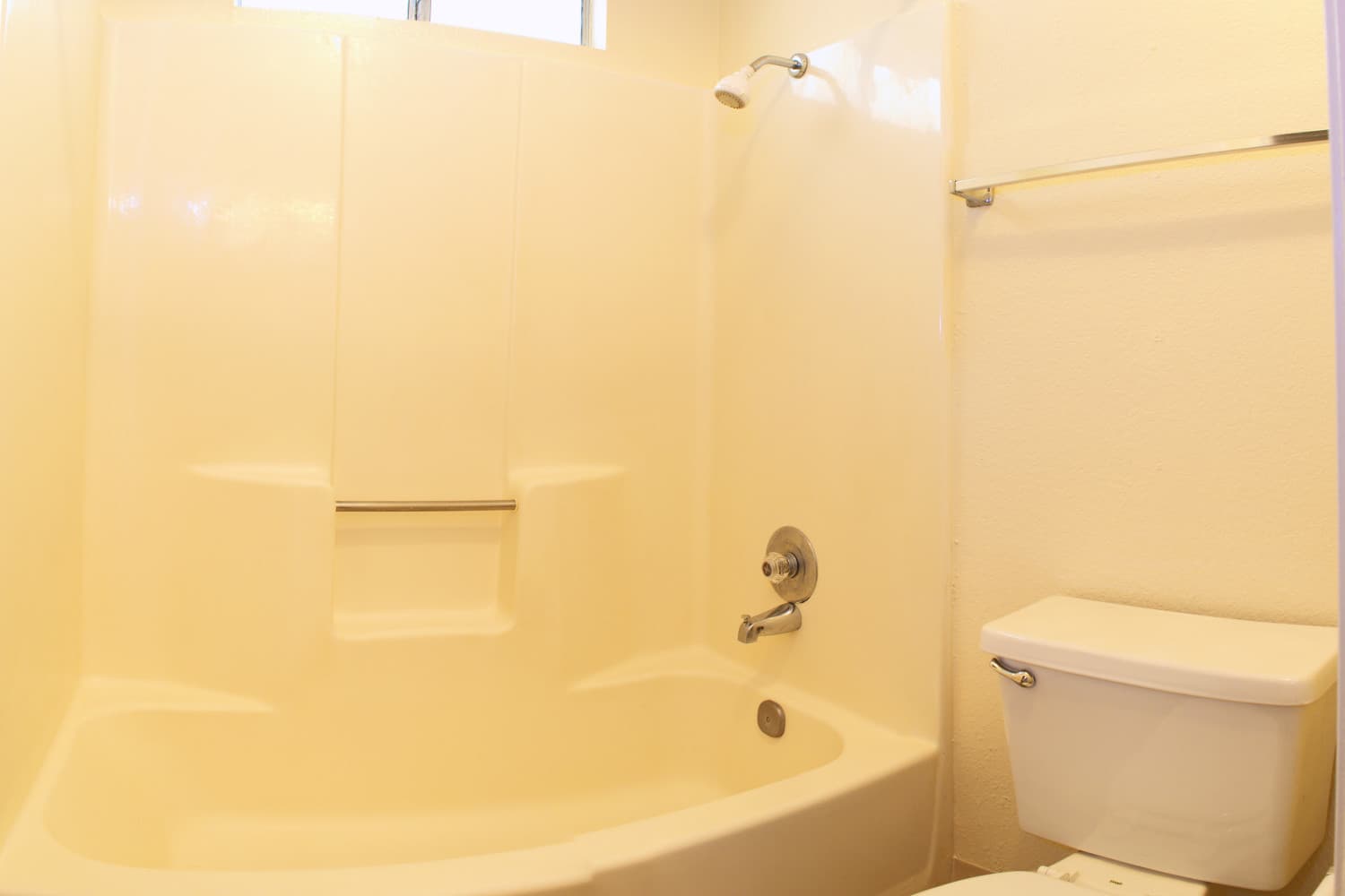 Bakersfield Apartment: 4841 Columbus St.