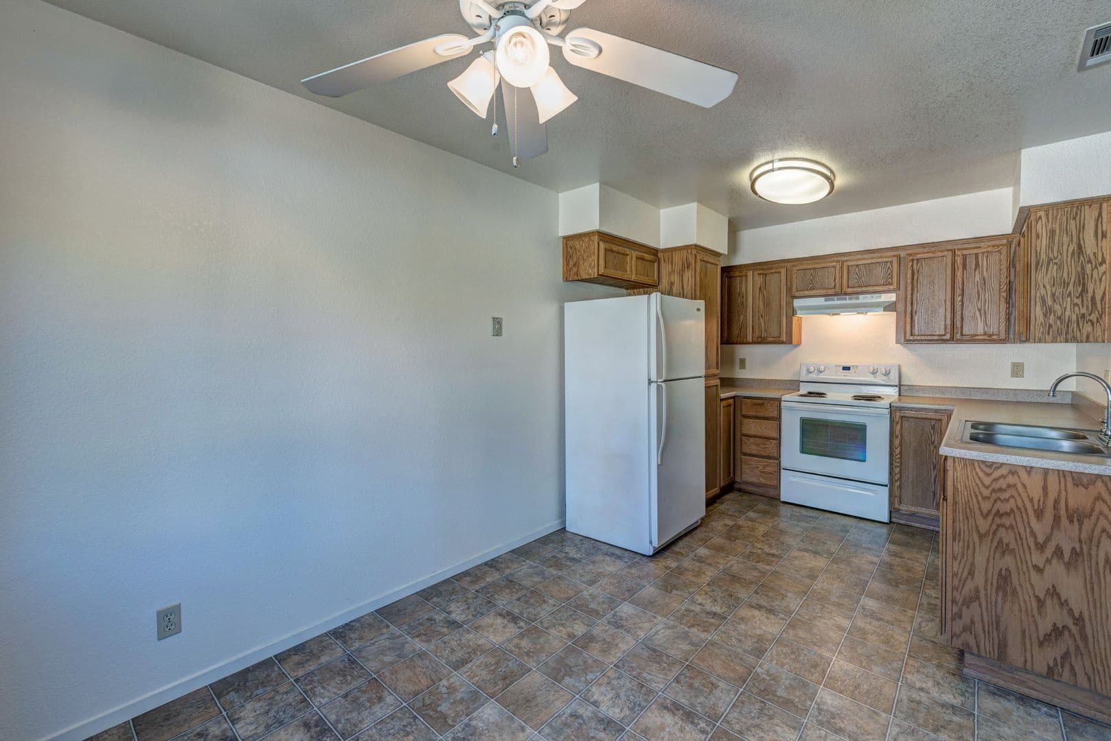 Redding Apartment: 851 Mission De Oro Dr.