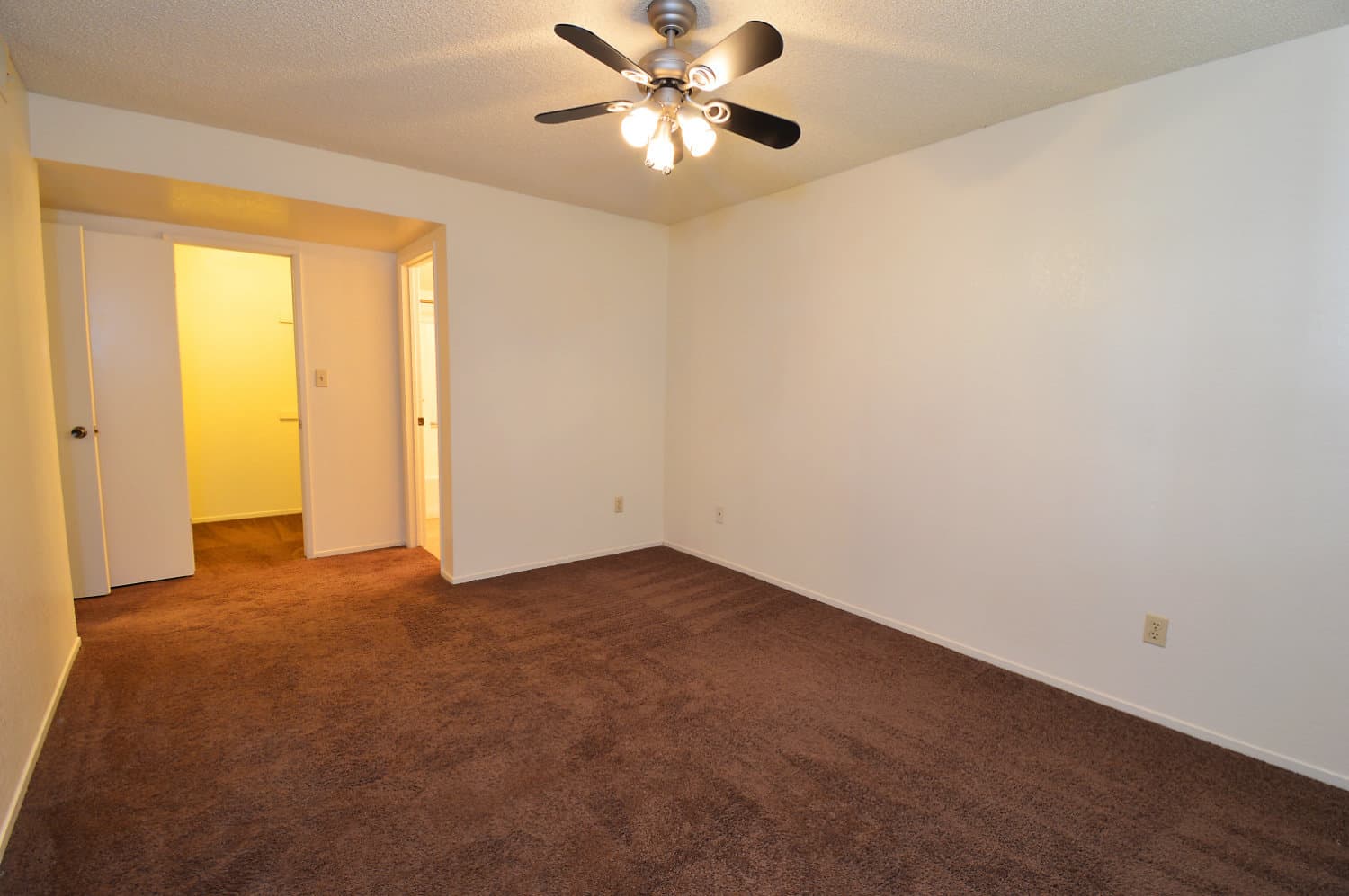 Bakersfield Apartment: 4841 Columbus St.