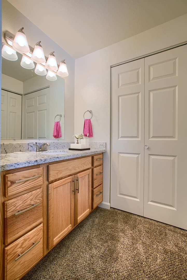 Federal Way Apartment: 32420 1st Ln. SW