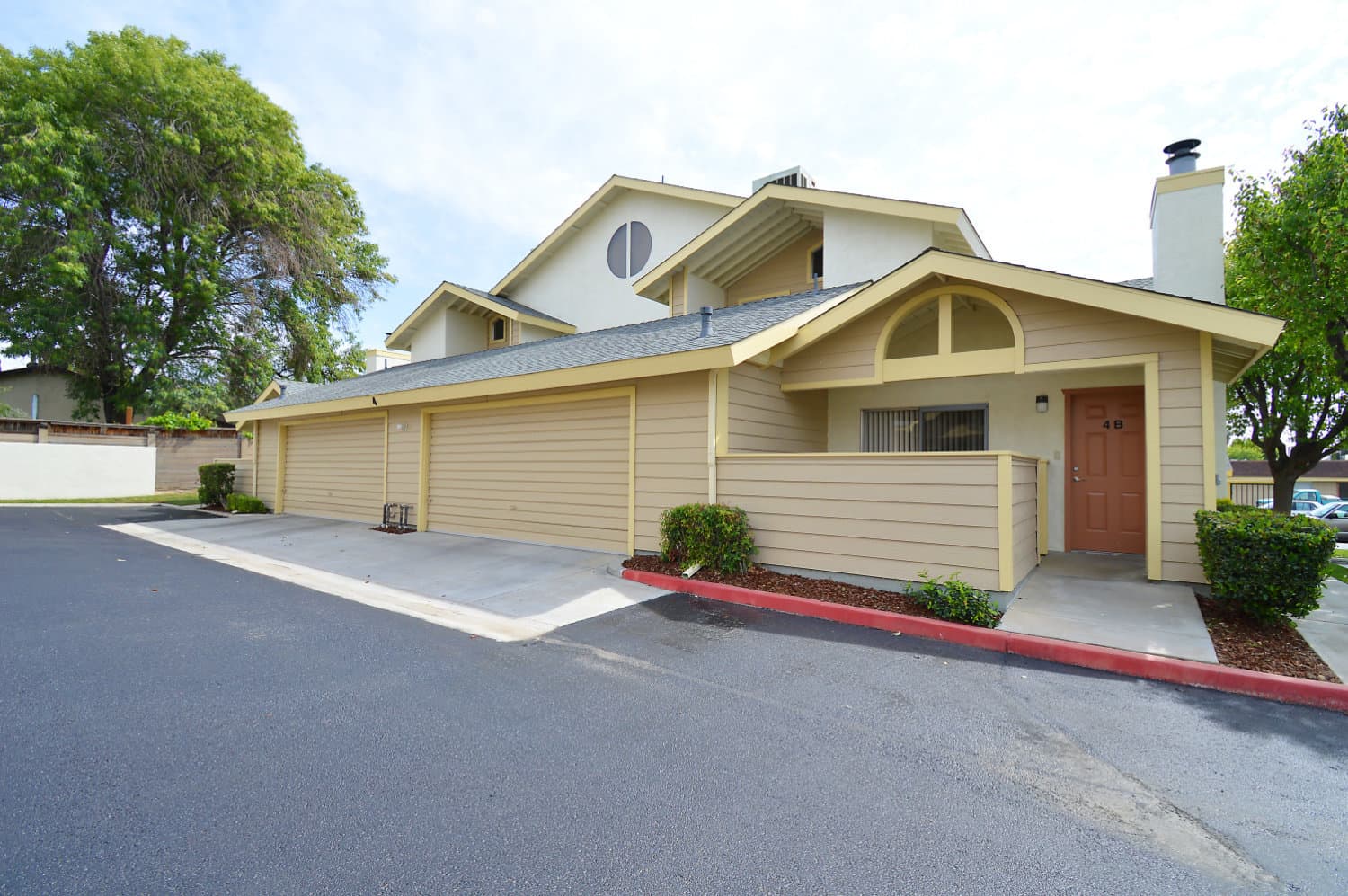 Bakersfield Apartment: 4841 Columbus St.