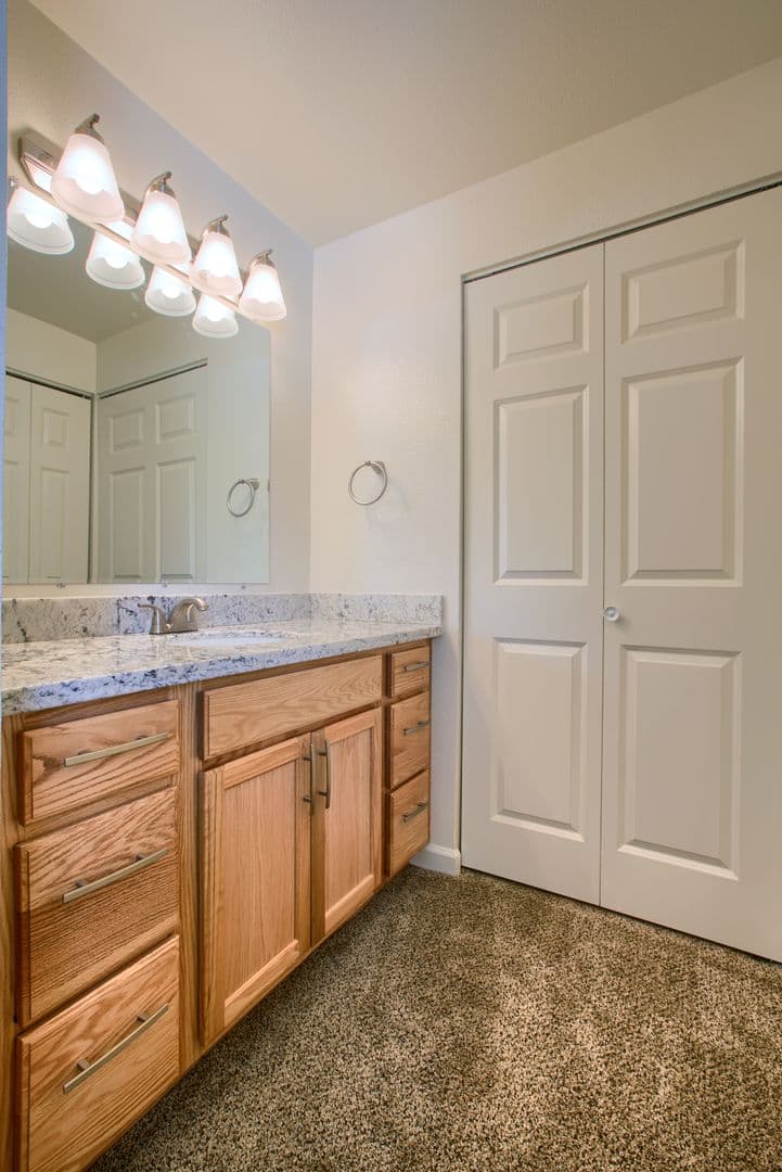Federal Way Apartment: 32420 1st Ln. SW