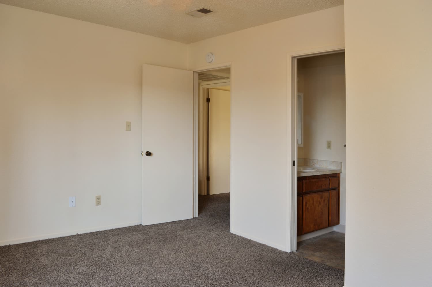 Bakersfield Apartment: 4841 Columbus St.