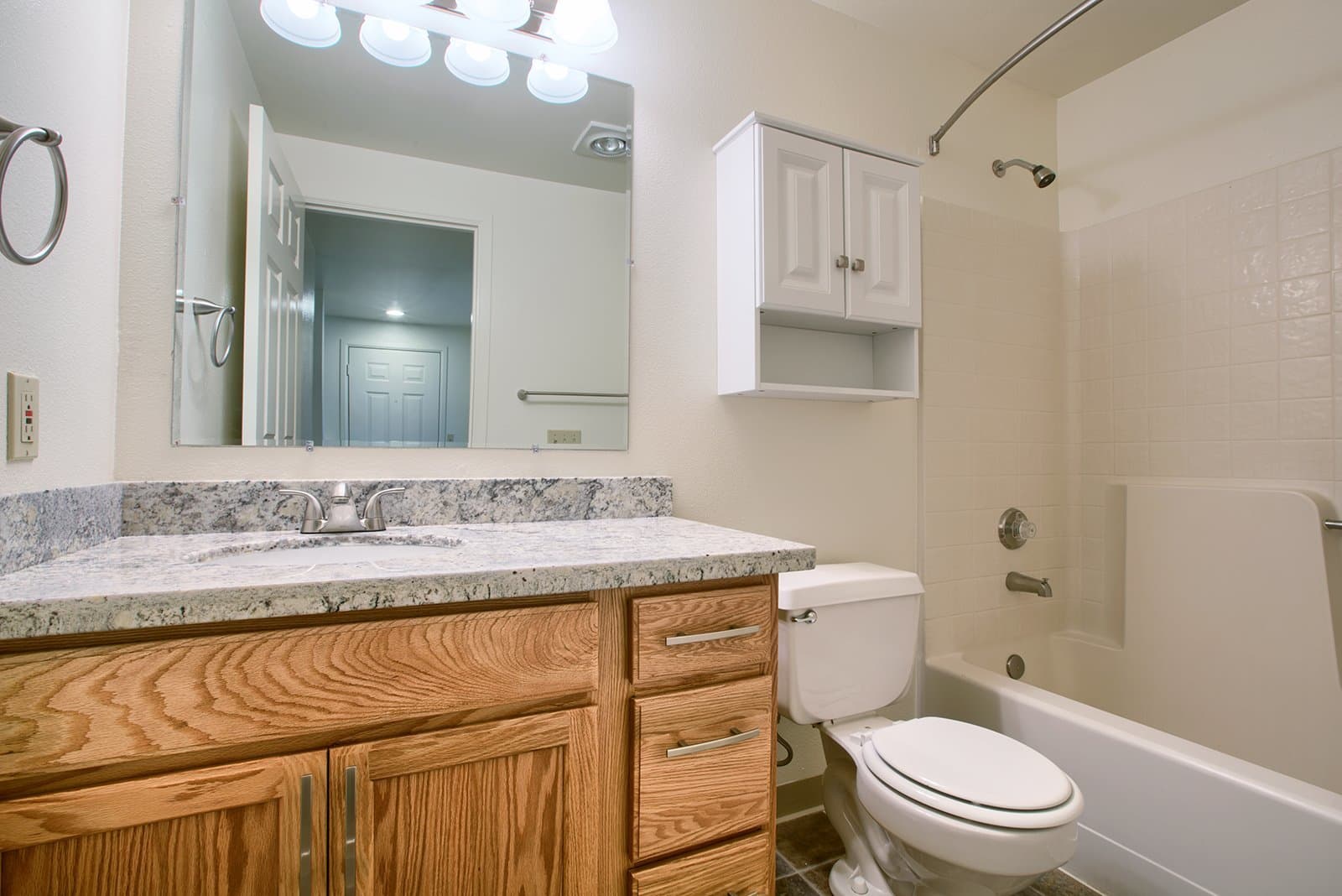 Federal Way Apartment: 32420 1st Ln. SW