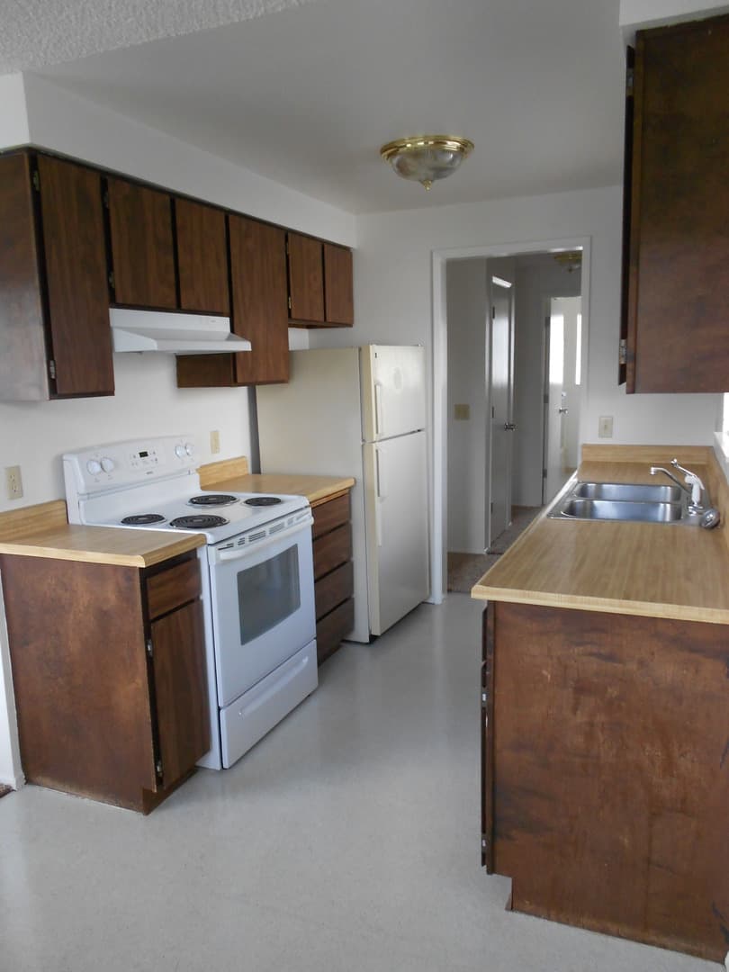 Coos Bay Apartment: 355 South 8th Street