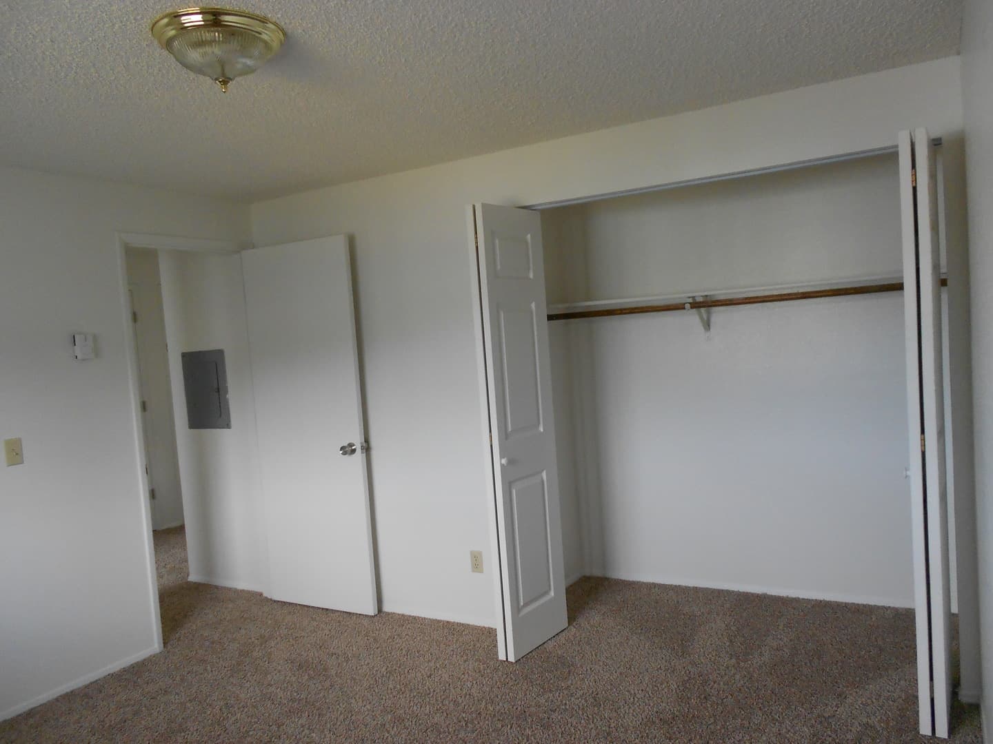 Coos Bay Apartment: 355 South 8th Street
