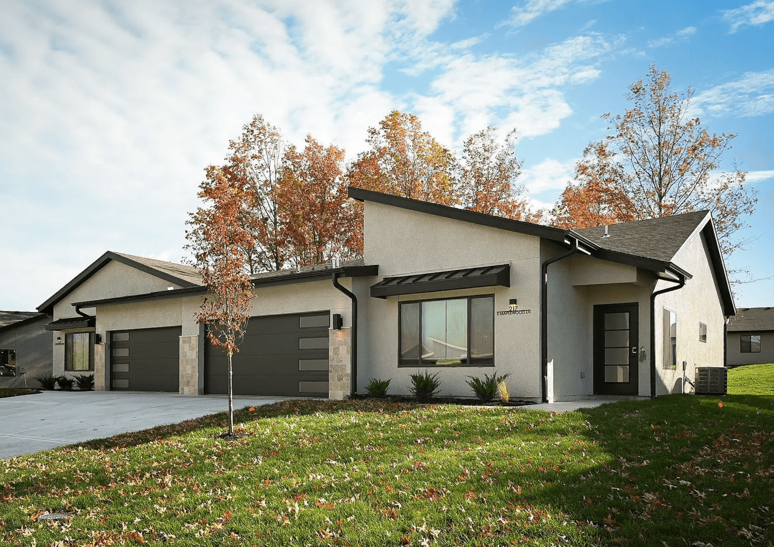 Raymore Townhome: 213 E. Maplewood Ln