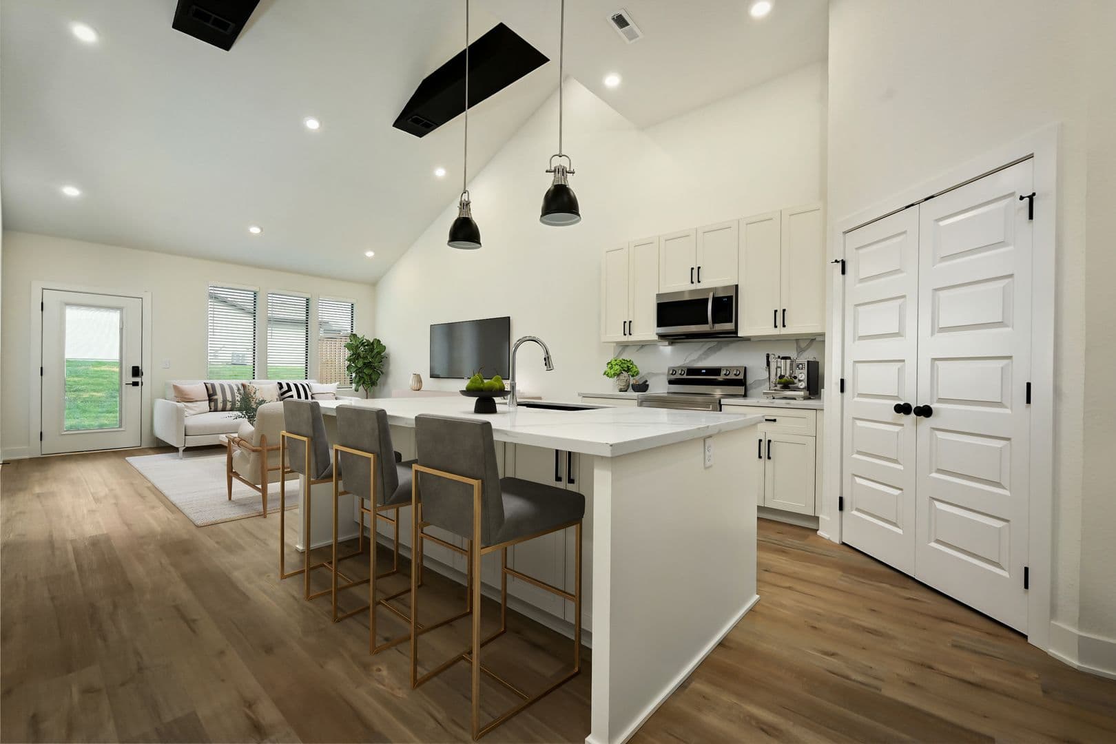 Raymore Apartment: 109 & 111 Amberwood Ct.
