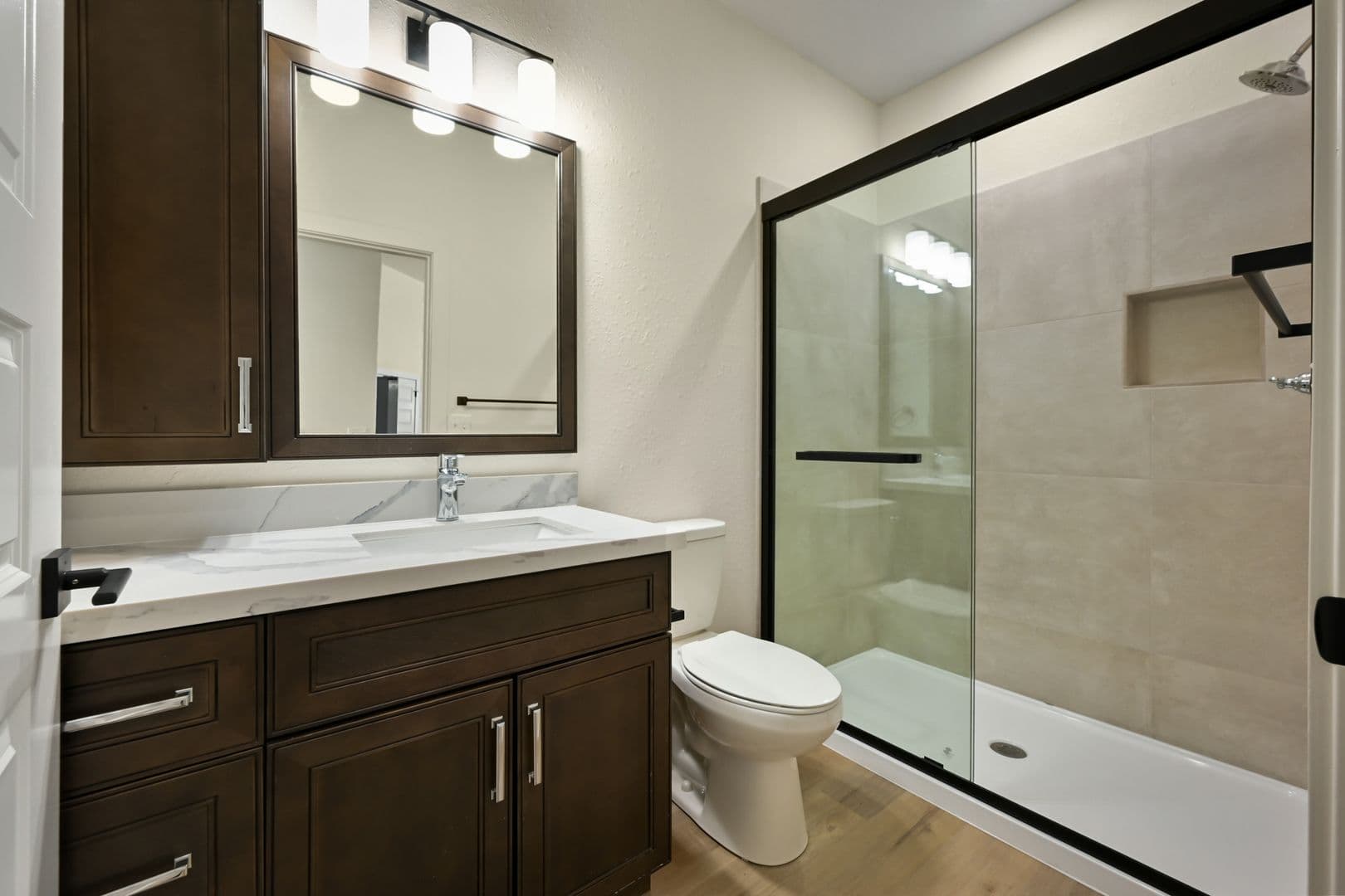 Raymore Apartment: 109 & 111 Amberwood Ct.
