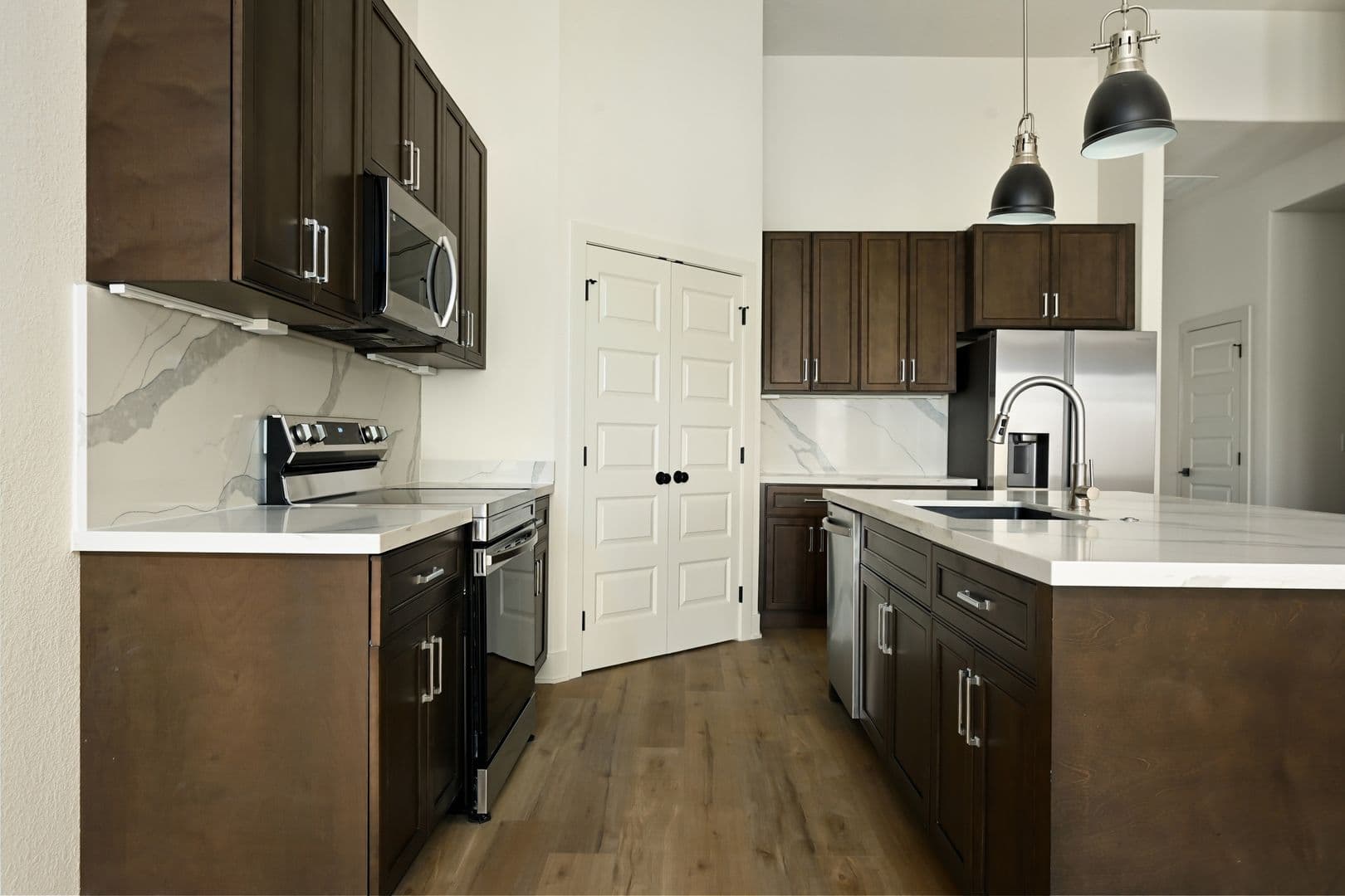 Raymore Apartment: 109 & 111 Amberwood Ct.
