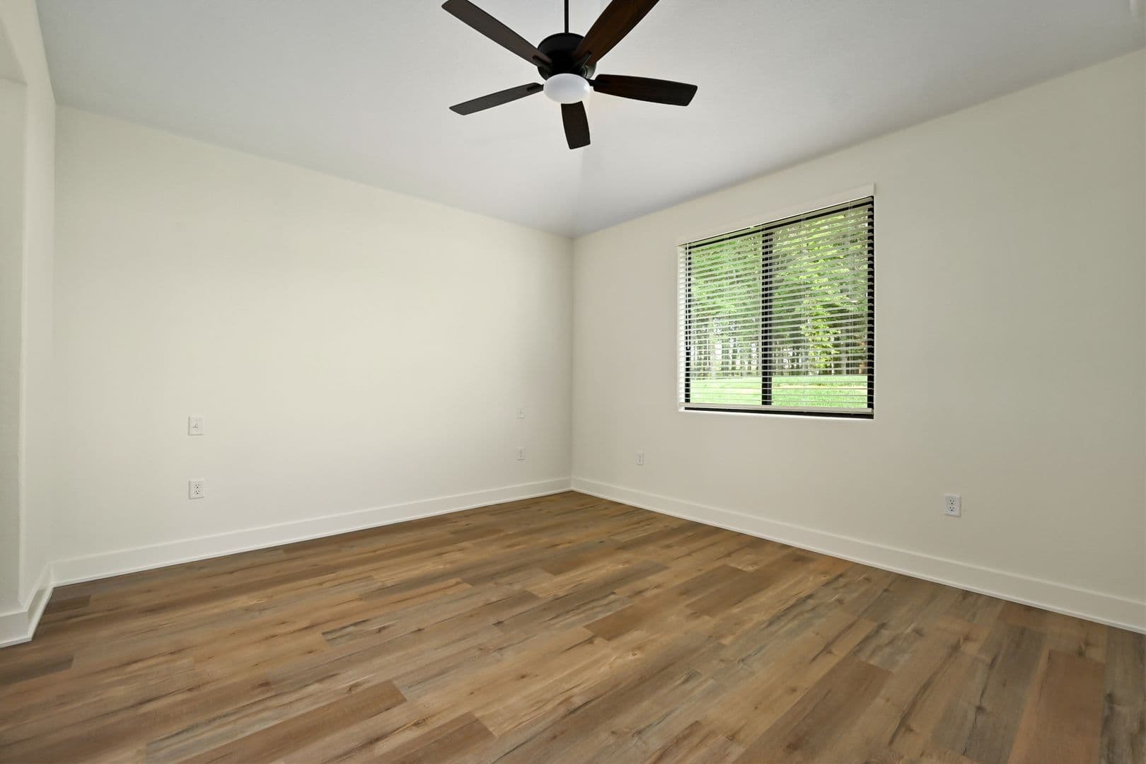 Raymore Apartment: 109 & 111 Amberwood Ct.