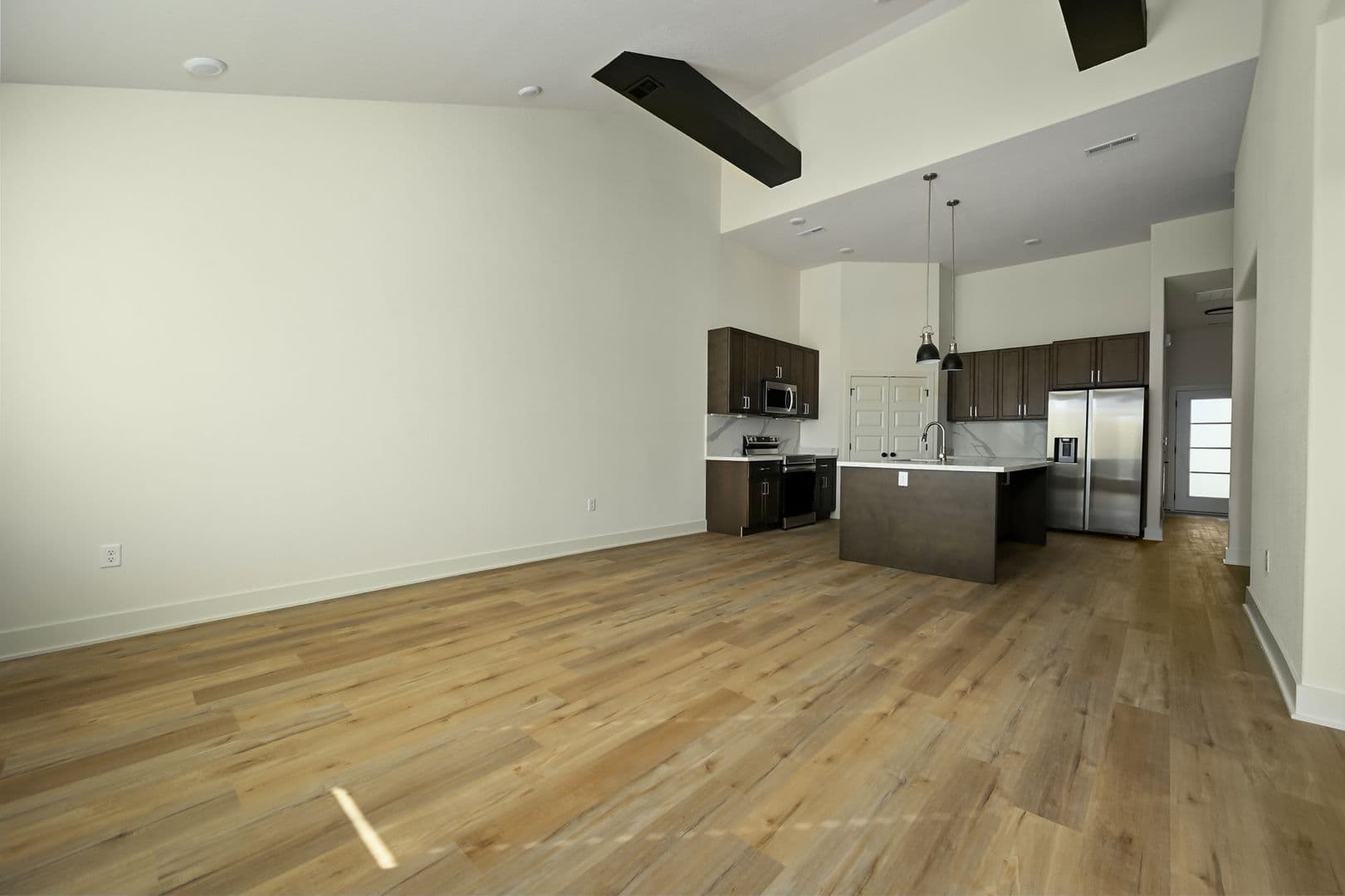 Raymore Apartment: 109 & 111 Amberwood Ct.