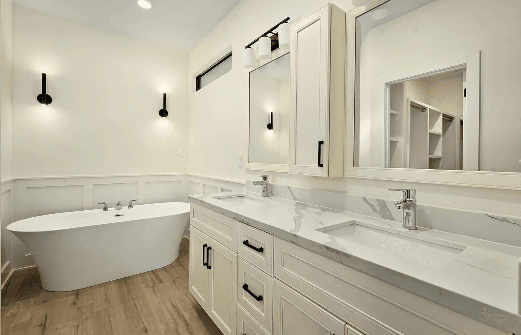 Raymore Townhome: 213 E. Maplewood Ln