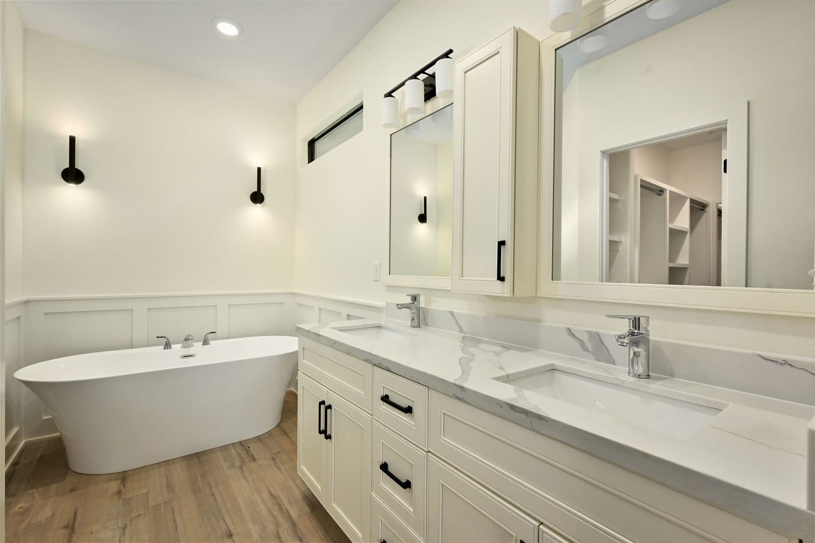 Raymore Apartment: 109 & 111 Amberwood Ct.