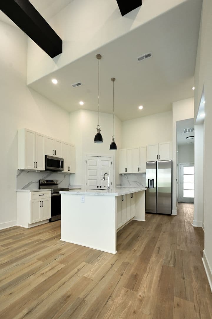Raymore Apartment: 109 & 111 Amberwood Ct.