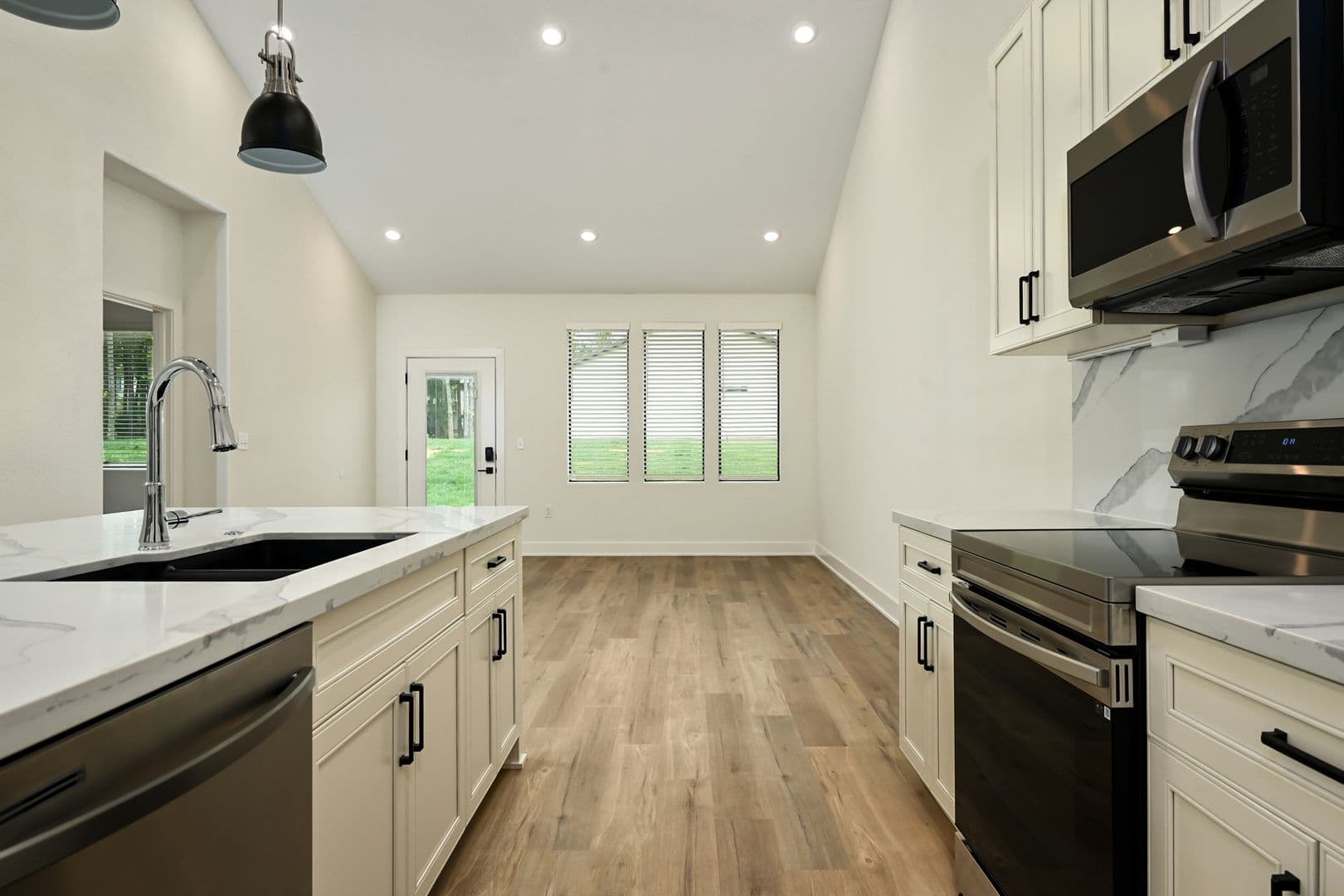 Raymore Apartment: 109 & 111 Amberwood Ct.