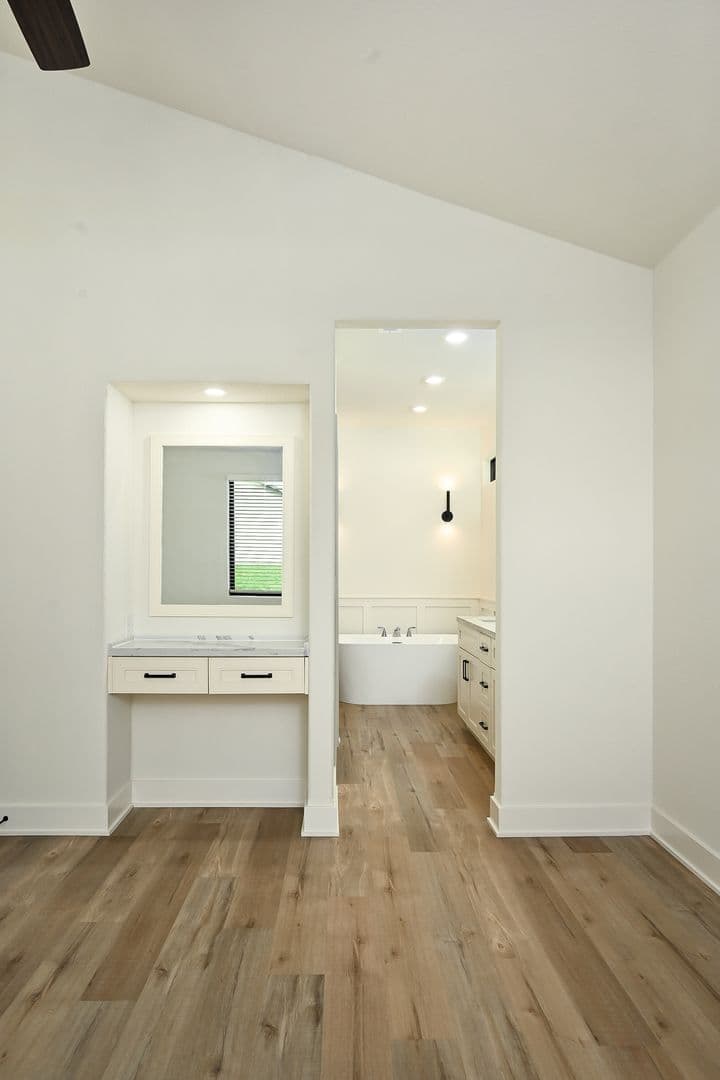 Raymore Apartment: 109 & 111 Amberwood Ct.