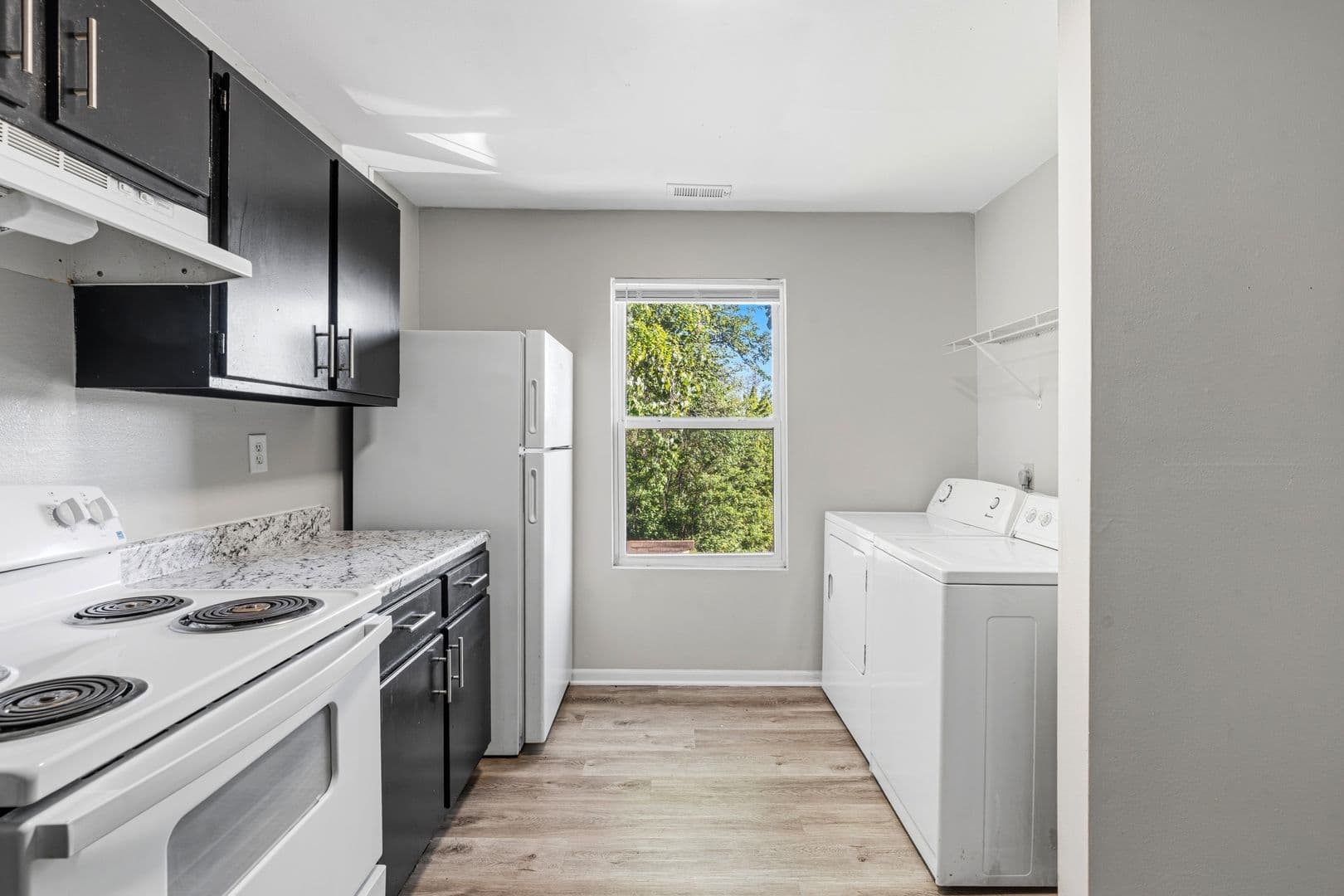 Warrensburg Apartment: 412 S Main St